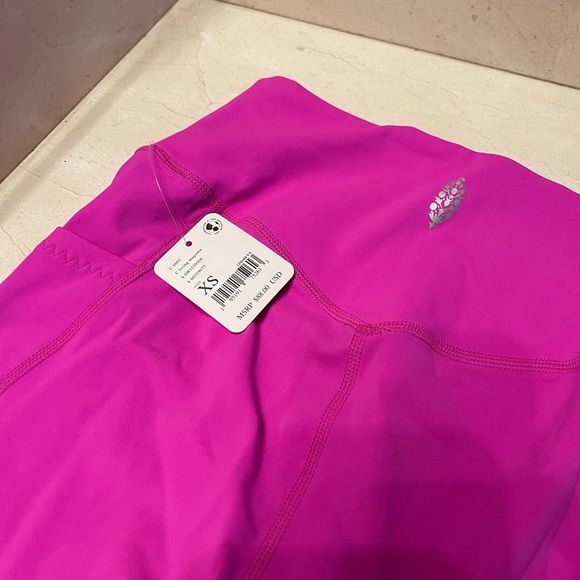 Free people movement wave rider leggings has pockets. Magenta size xs - Picture 7 of 11